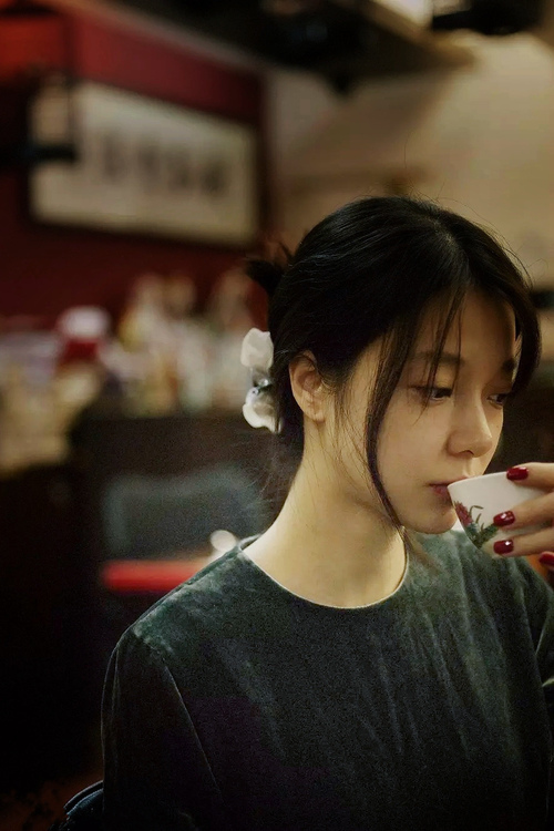 攀登巨岩：登山者的极限挑战，极限攀岩视频