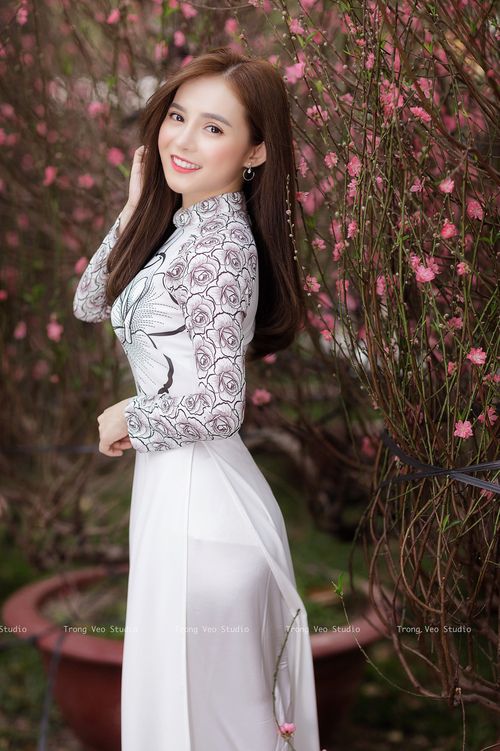 攀登巨岩：登山者的极限挑战，极限攀岩视频